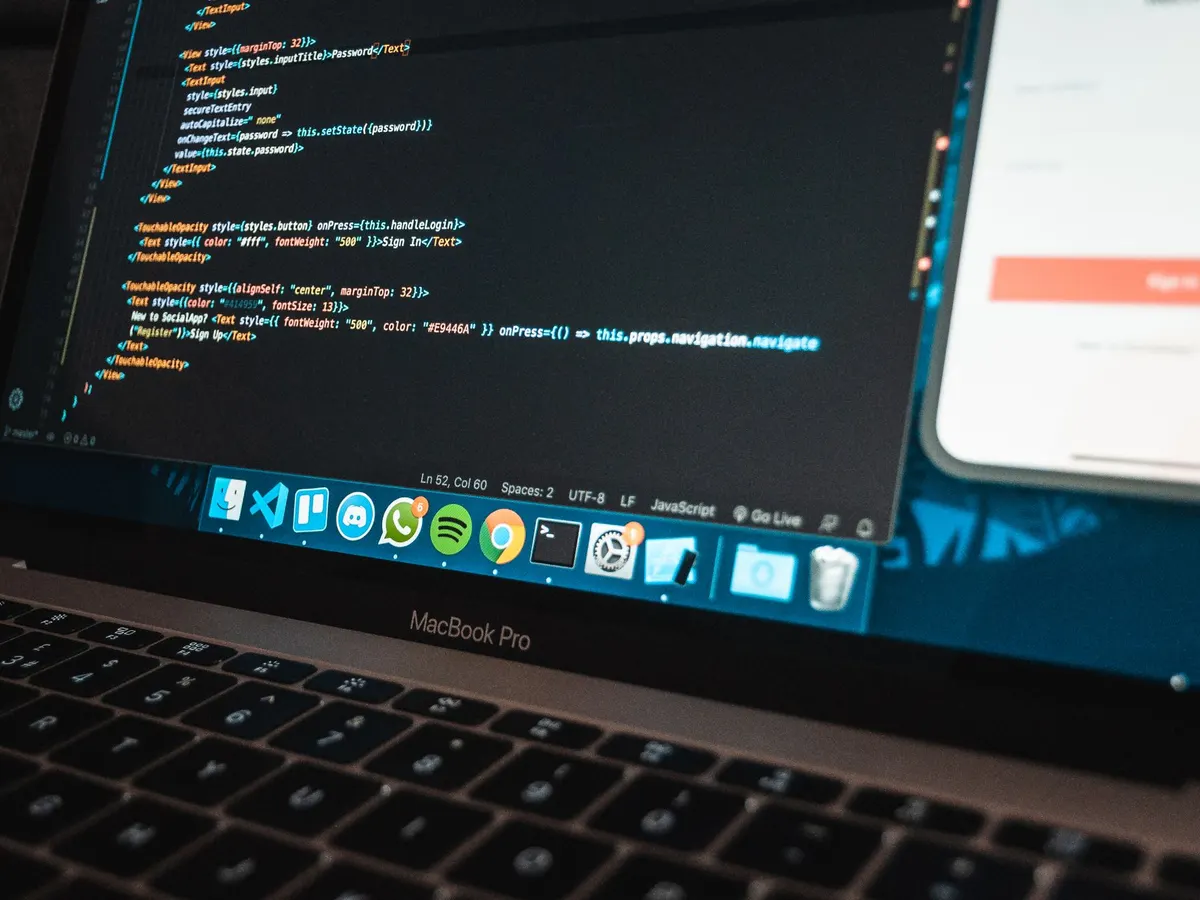 تطوير البرمجيات والمنصات