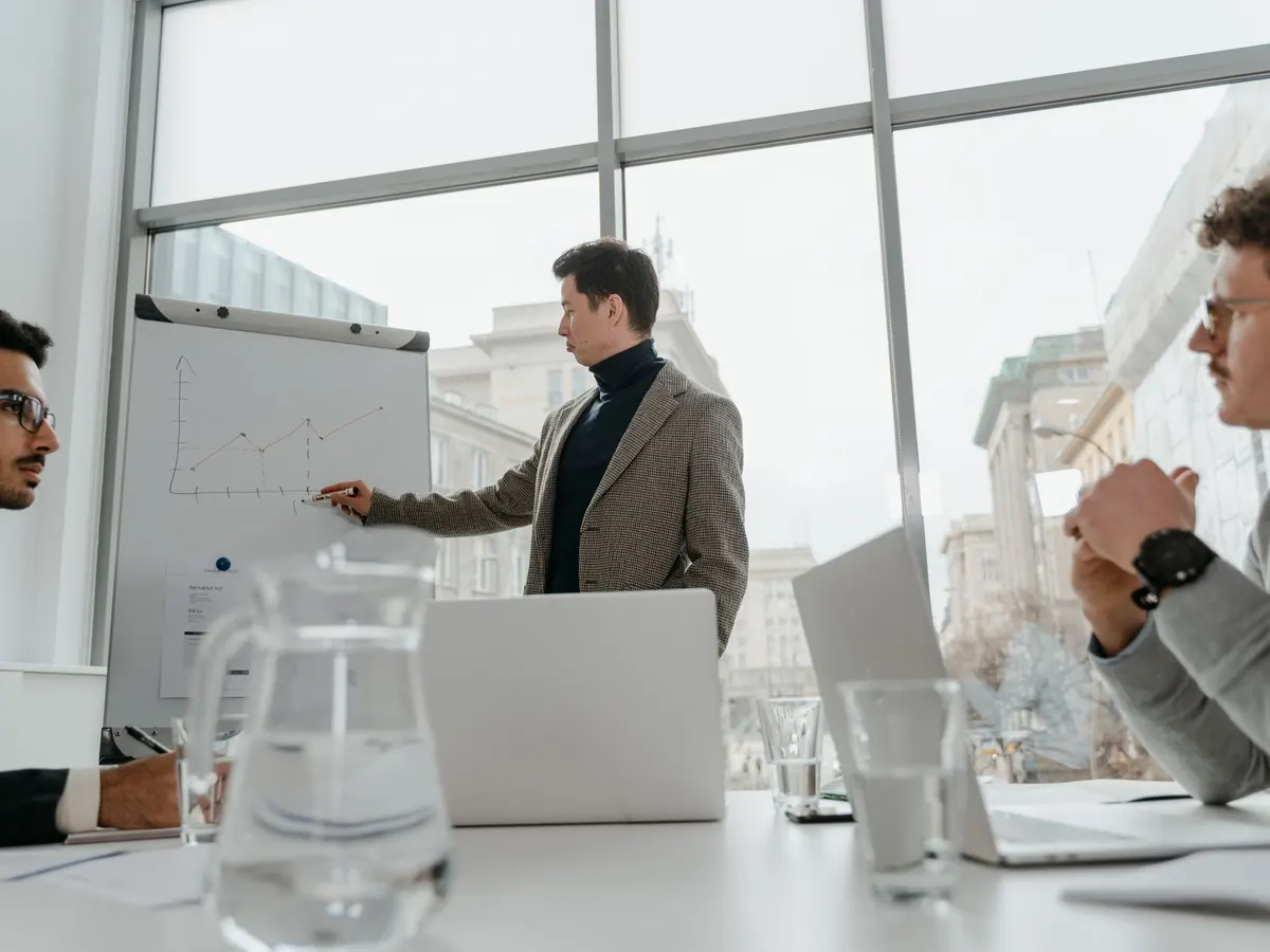 الاستراتيجية الرقمية والاستشارات المؤسسية
